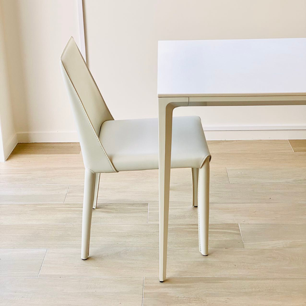 ironvanliving-Perfetto-urban-simple-white-with-Ames-chair
