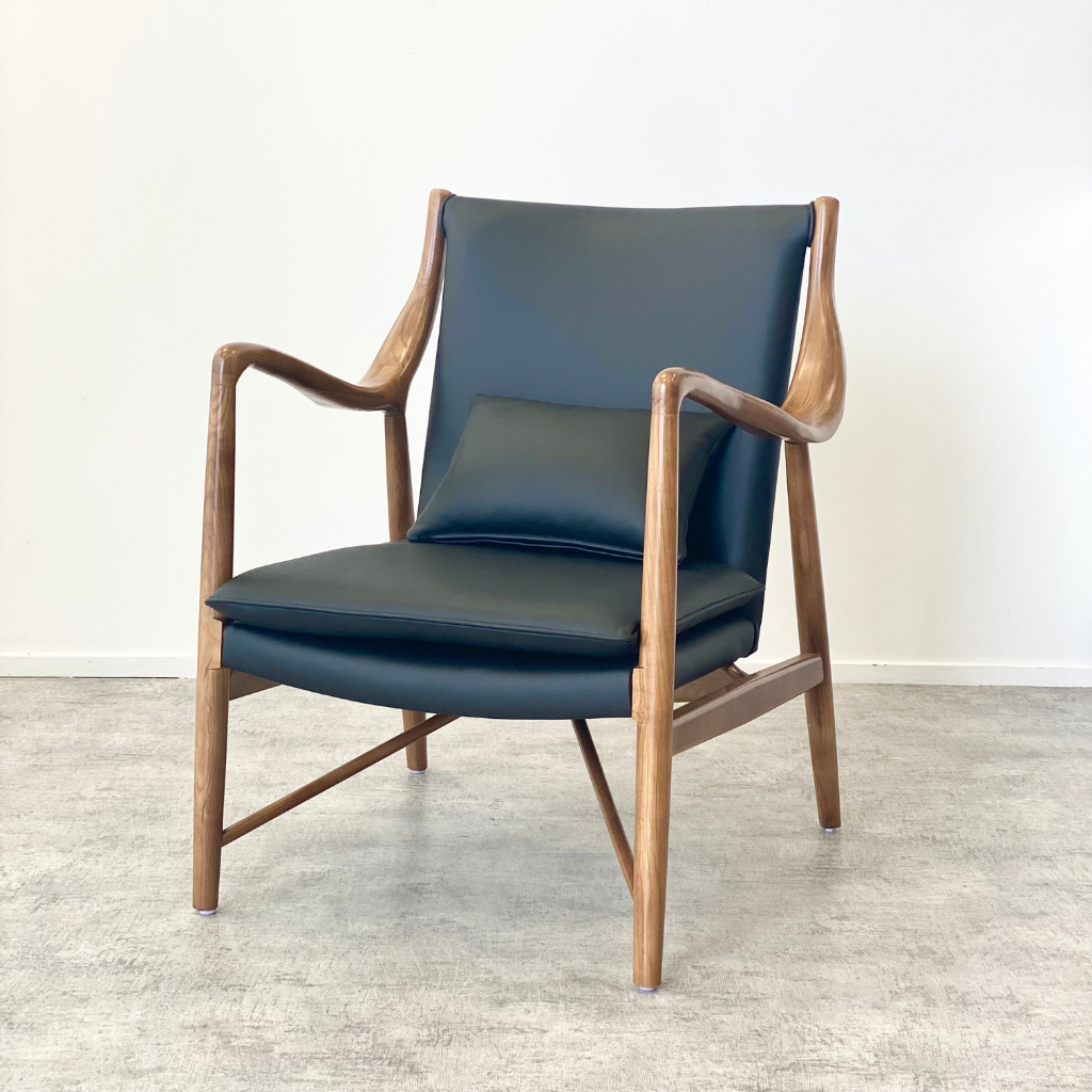 IRONVAN-replica-piece-45-armchair-black-topgrain-leather-with-walnut-color-frame